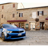 Opel Astra Plug-in Hybrid alla scoperta dei borghi dell’Umbria