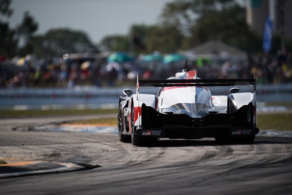 Fernando Alonso saluta il team TGR, al suo posto Brendon Hartley