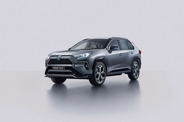 Nuovo Toyota RAV4 Plug-in Hybrid, al via la vendita