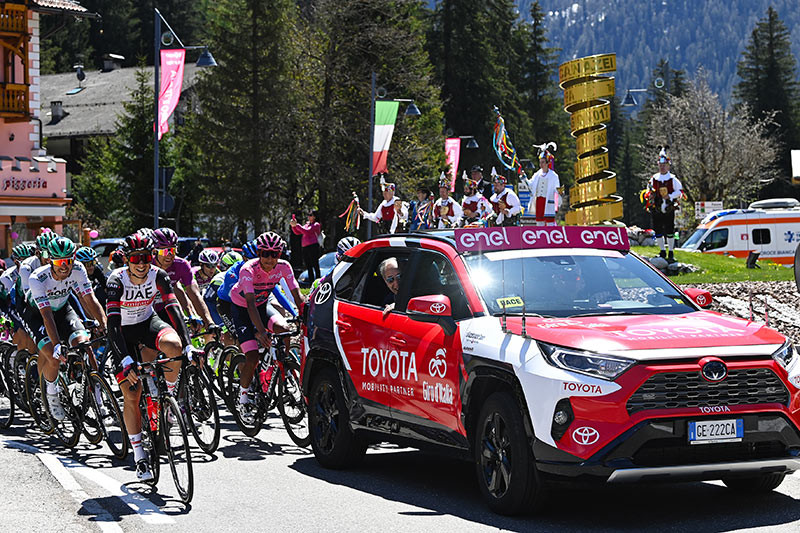Giro d’Italia 2021: la gamma elettrificata del gruppo Toyota ancora protagonista della tappa finale